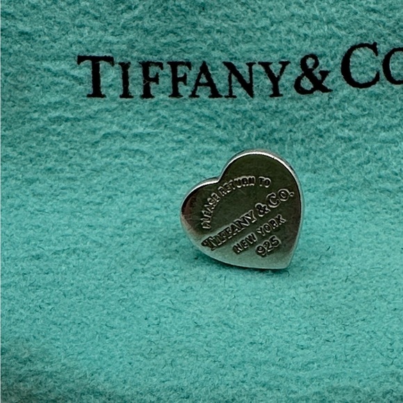 One Tiffany & Co. Silver Heart Earring. Single Earring Only. - Picture 2 of 7